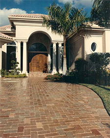 Paver driveway made of variagated colors